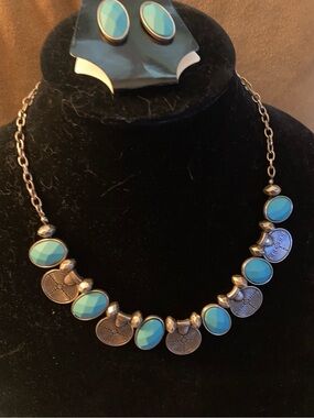 Fashion “turquoise” and gold tone necklace and earrings